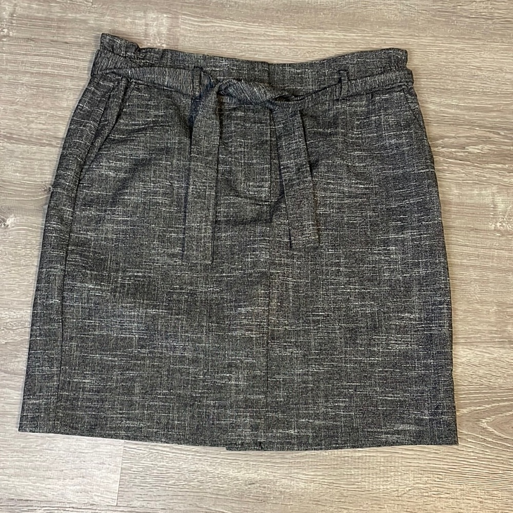LOFT Outlet Gray Paper Bag Skirt with Belt. Size 12P